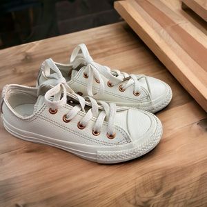 White Leather Youth Converse great conditioner size 11